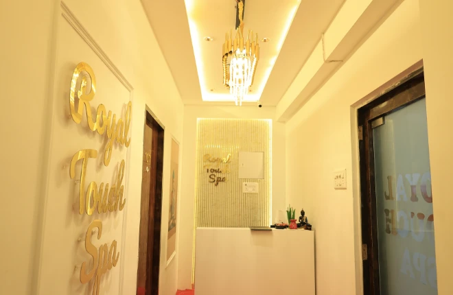 Reception of Royal Touch Spa, a luxury spa in Goregaon East near Oberoi Mall